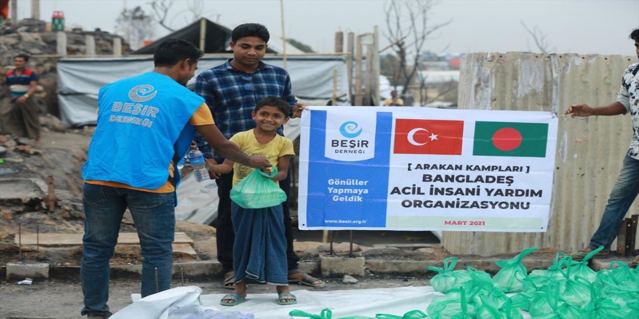 Beşir Derneği, Bangladeş'teki kampta çıkan yangından etkilenen Arakanlı mültecilere yardımlarını sürdürüyor