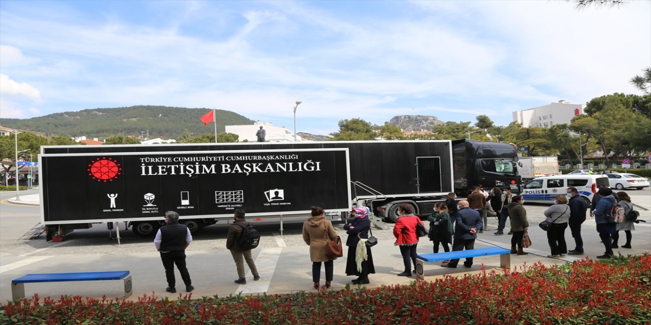 Cumhurbaşkanlığı İletişim Başkanlığı Dijital Tırı 7. durağı Muğla’da ziyarete açıldı