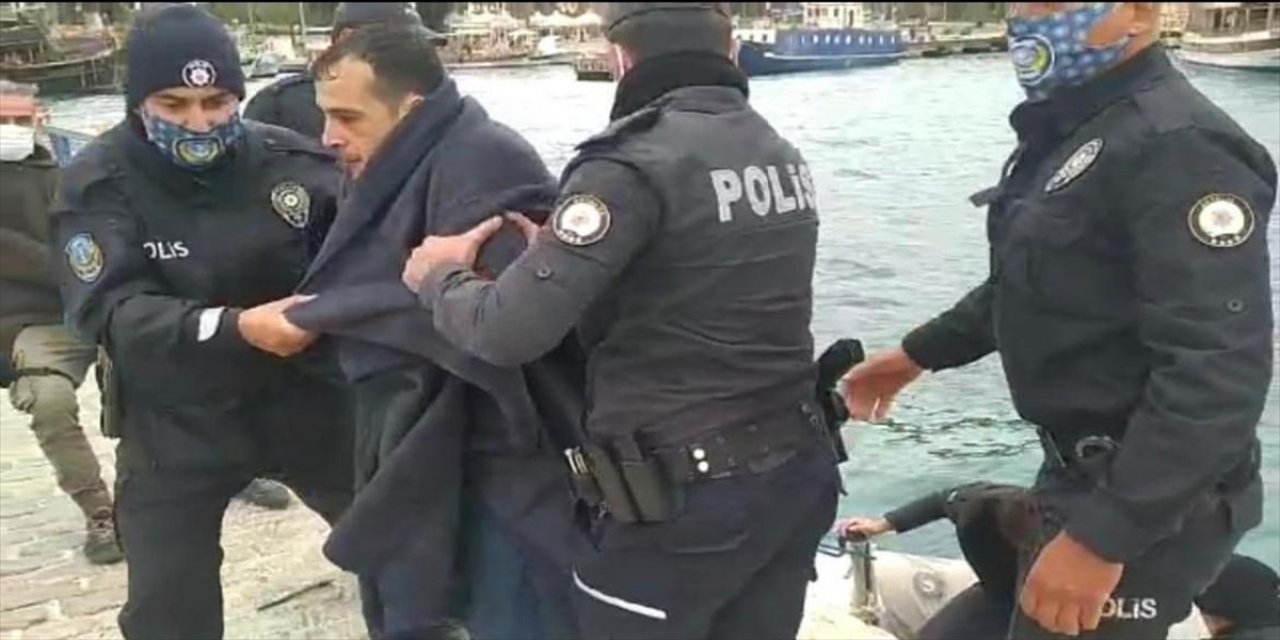 Antalya'da 30 metreden denize düşen kişi, kurtarıldı