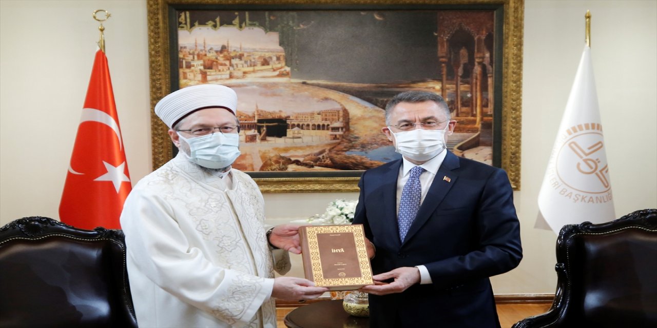 Cumhurbaşkanı Yardımcısı Oktay, Kovid-19 geçiren Diyanet İşleri Başkanı Erbaş'ı ziyaret etti