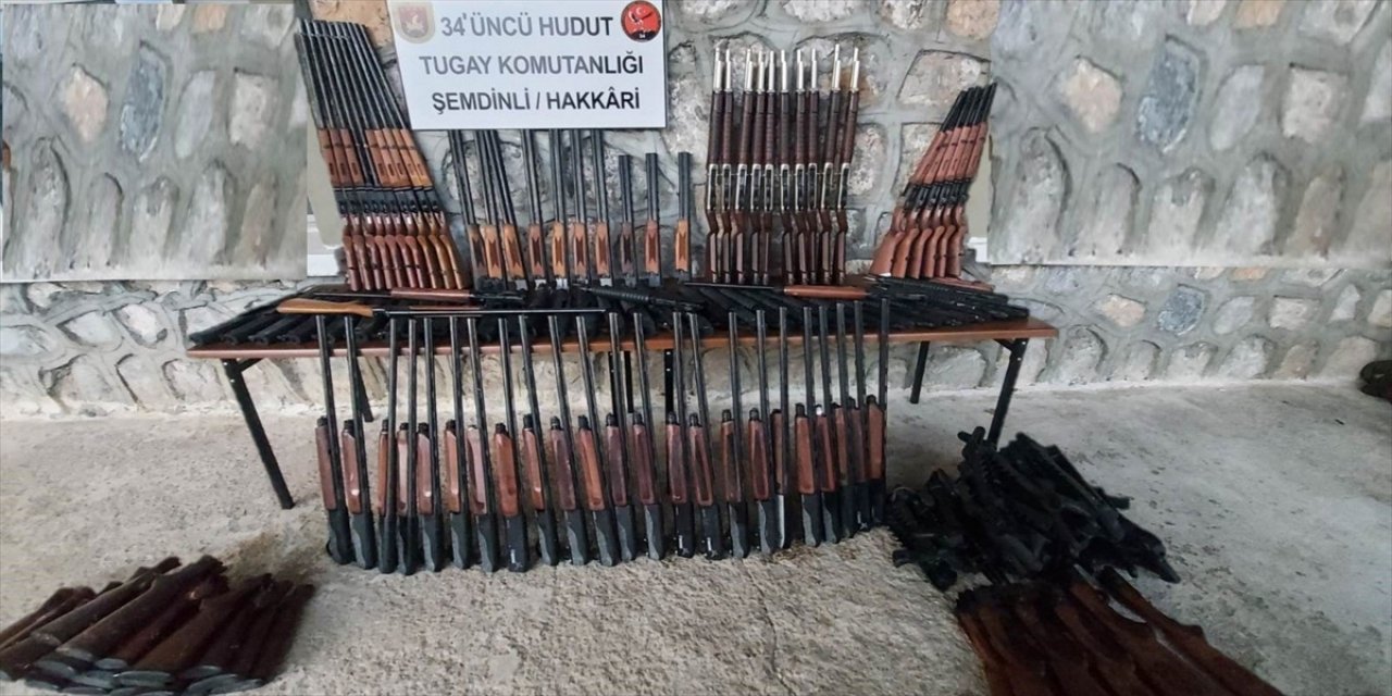 Van ve Hakkari hudut hatlarında çok sayıda silah ele geçirildi