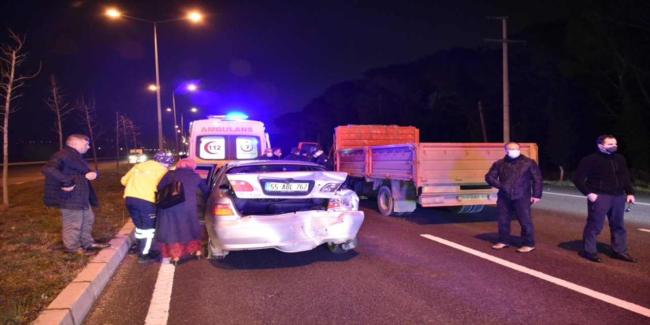 Samsun'da 3 aracın karıştığı trafik kazasında aralarında bir hakimin de bulunduğu 4 kişi yaralandı