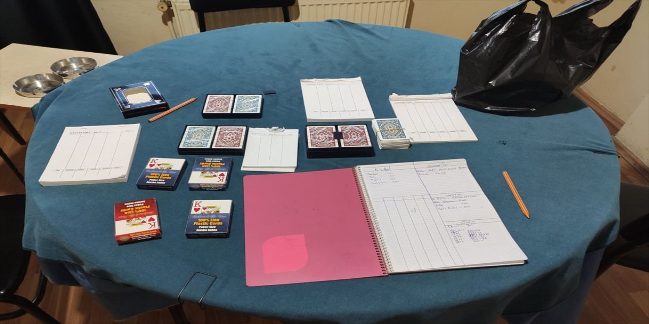 Çanakkale'de Gelecek Partisi'nin eski İl Başkanı'nın da aralarında olduğu 12 kişi kumar oynarken yakalandı