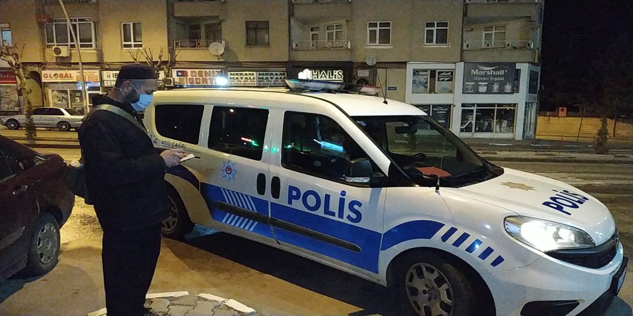 Karaman'da namaz sonrası camide mahsur kalan kişiyi polis ekipleri kurtardı