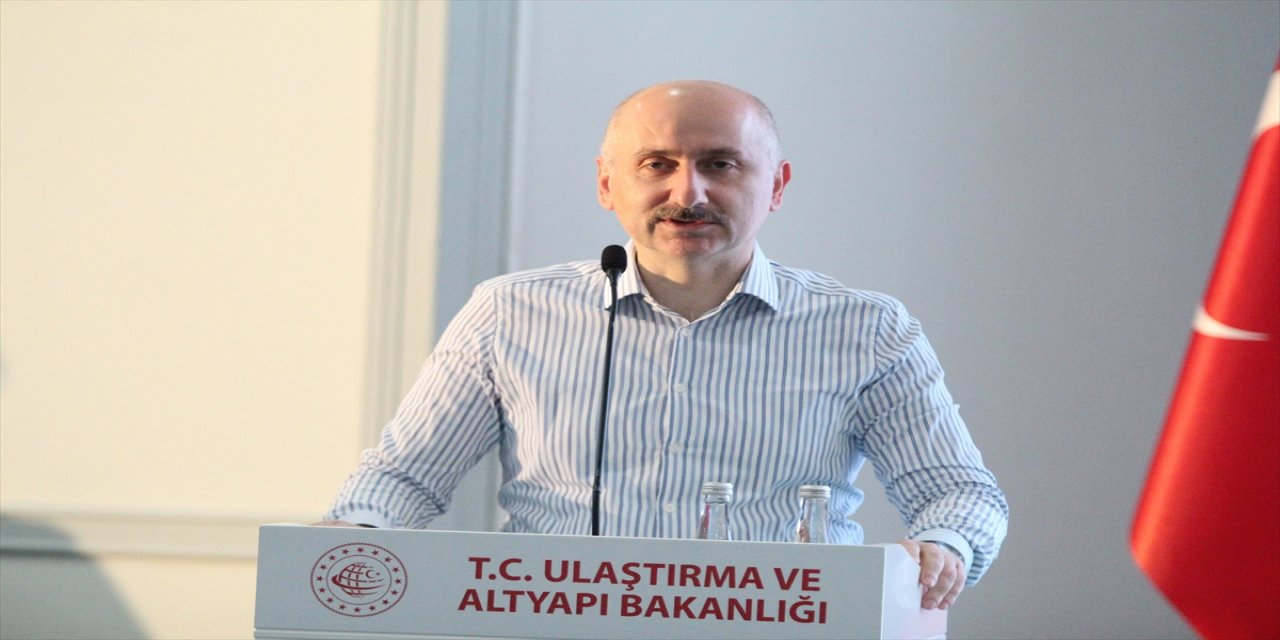 Ulaştırma ve Altyapı Bakanı Karaismailoğlu, Karayolları 71. Bölge Müdürleri Toplantısı'nda konuştu