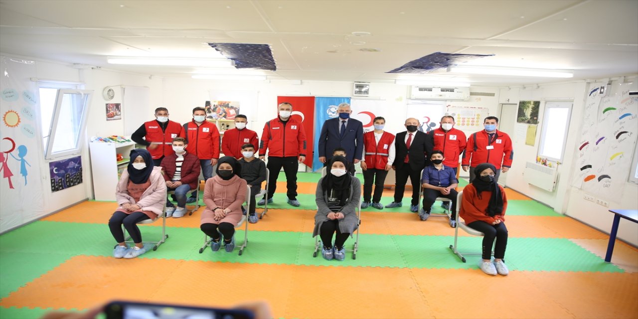 BM 75. Genel Kurul Başkanı Volkan Bozkır, Hatay'da geçici barınma merkezini ziyaret etti