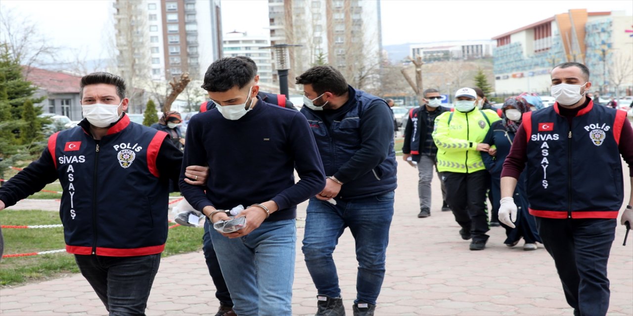 Sivas'ta sağlık çalışanları ile güvenlik görevlilerine saldıran 9 hasta yakını adliyede