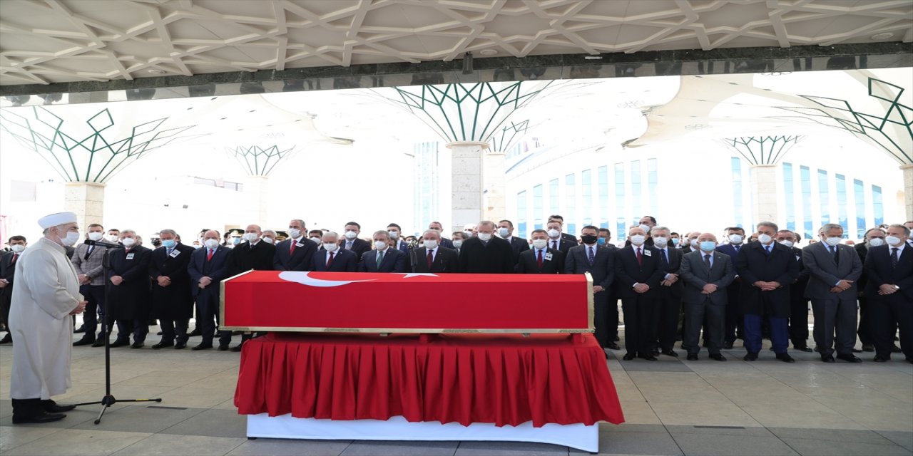 Eski başbakanlardan Yıldırım Akbulut son yolculuğa uğurlanıyor