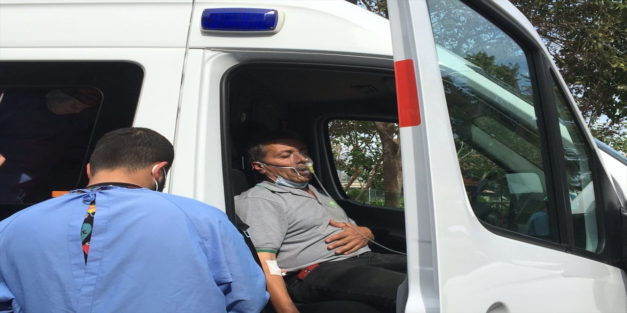 Antalya'da apartmanda çıkan yangında 3 kişi dumandan etkilendi