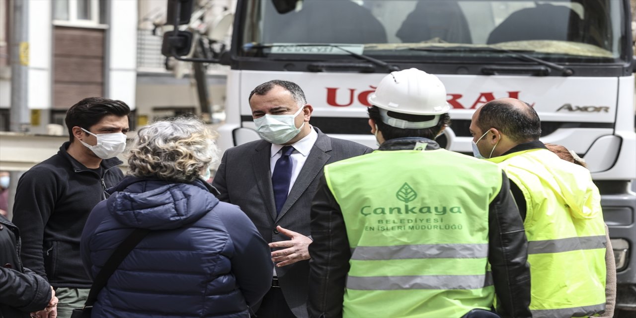 Çankaya Belediye Başkanı Taşdelen, çevredeki binaların temeline zarar verdiği belirtilen inşaat alanını inceledi