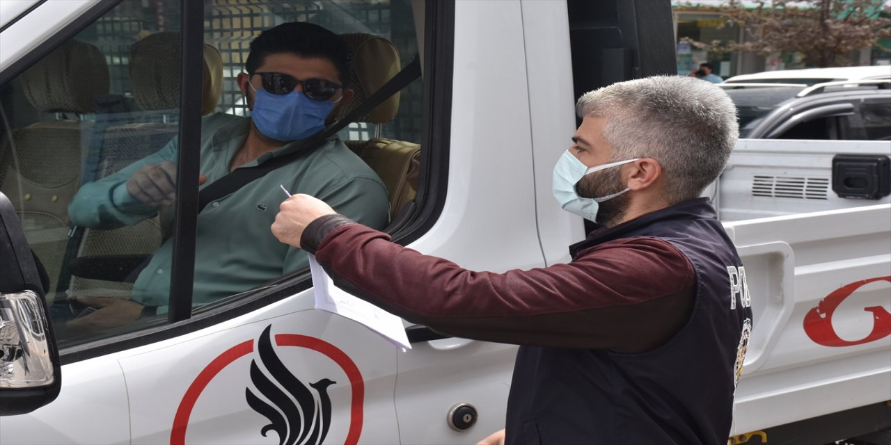 Kars'ta "tam kapanma"nın ilk gününde tedbirlere uymayan 24 kişiye ceza kesildi