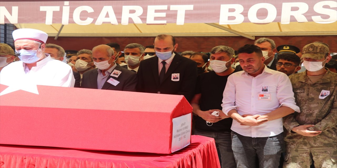 Pençe-Yıldırım Harekatı'nda şehit düşen uzman çavuş Mehmet Kırmızı, Adana'da son yolculuğuna uğurlandı