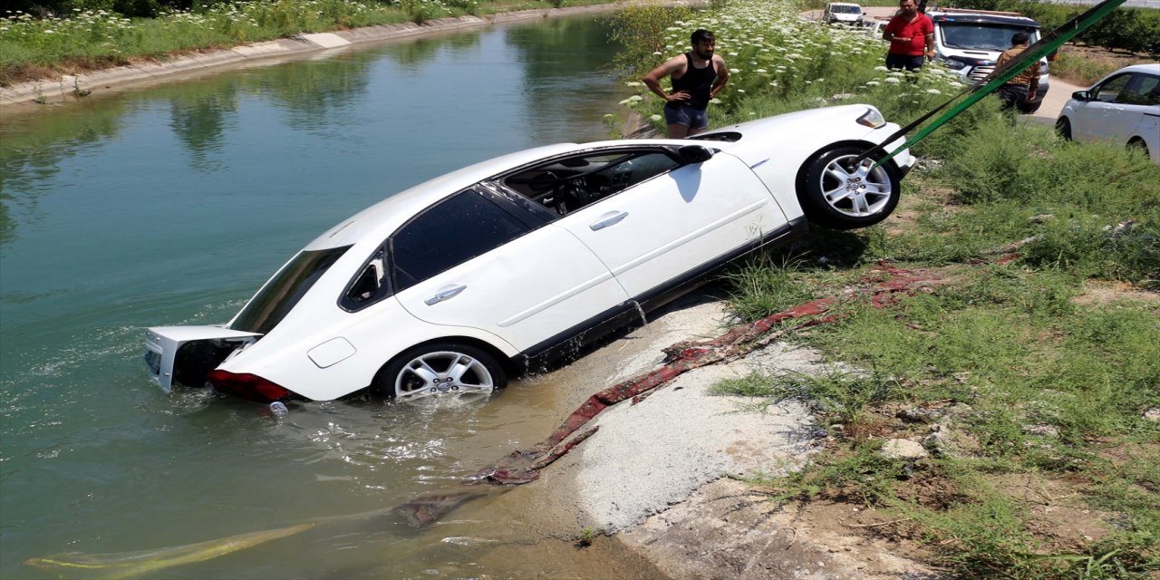 Adana'da çalıntı cip arazide, otomobil de sulama kanalında bulundu