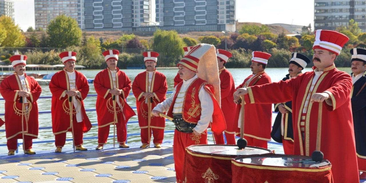 Yurt dışına çıkan 30 kişilik mehteran takımından 20'si dönmedi.