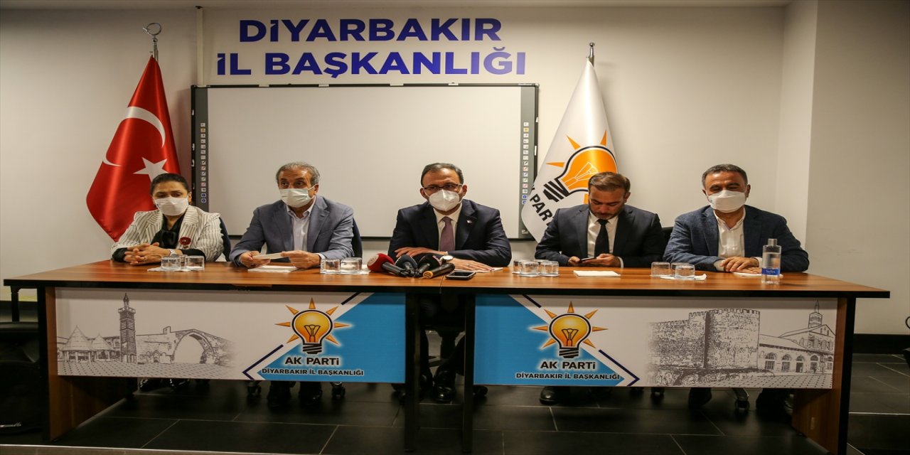Bakan Kasapoğlu, Diyarbakır'da ziyaretlerde bulundu