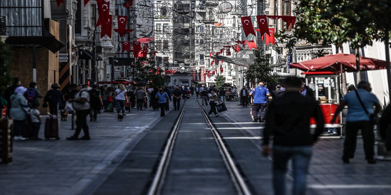 İstanbullular kısıtlamasız ilk cumartesi gününde sahilleri doldurdu