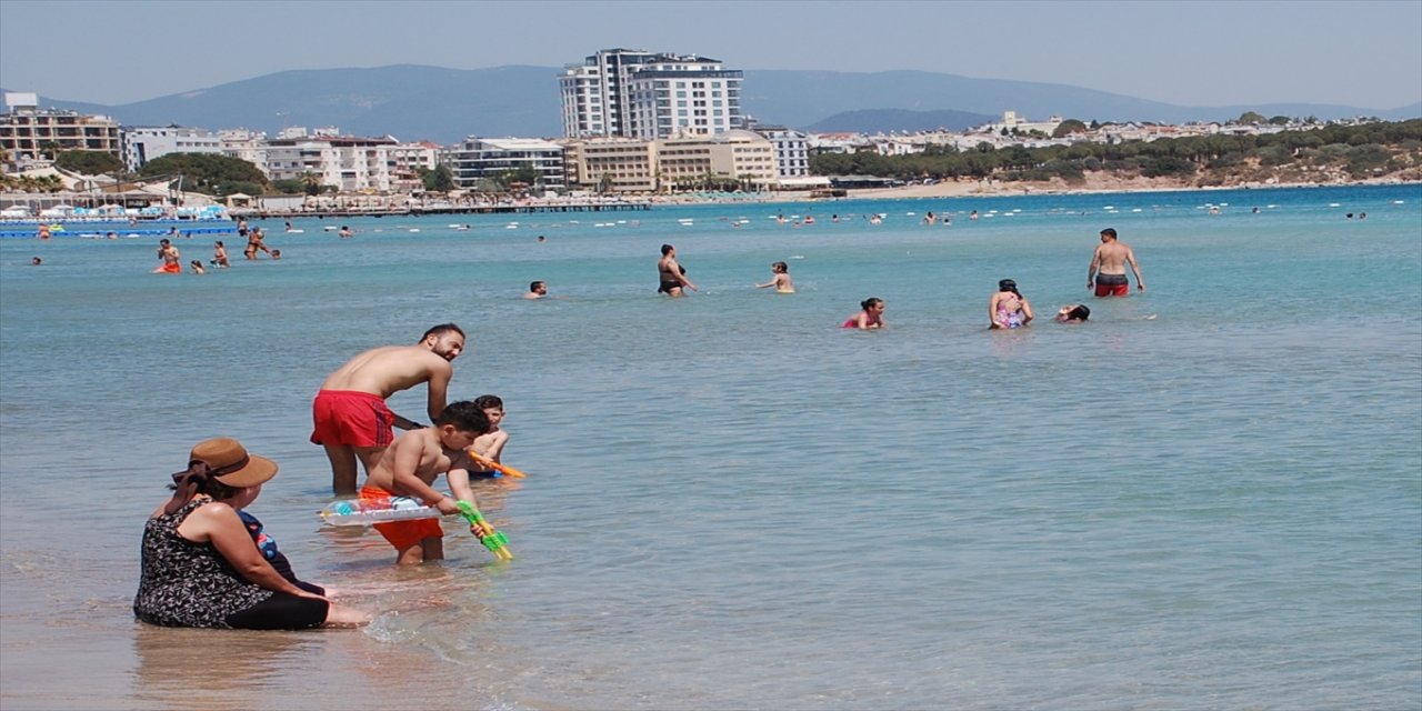 Dünyaca ünlü Altınkum Plajı'nda kısıtlamasız ilk cumartesi gününde yoğunluk yaşandı