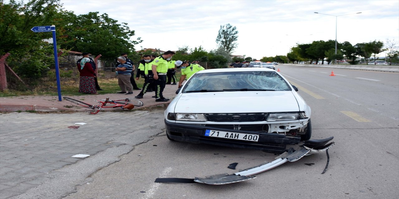 Kırıkkale'de otomobilin çarptığı 2 bisikletli yaralandı