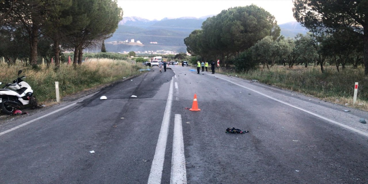 Manisa'da otomobil ile motosiklet çarpıştı: 2 ölü, 2 yaralı