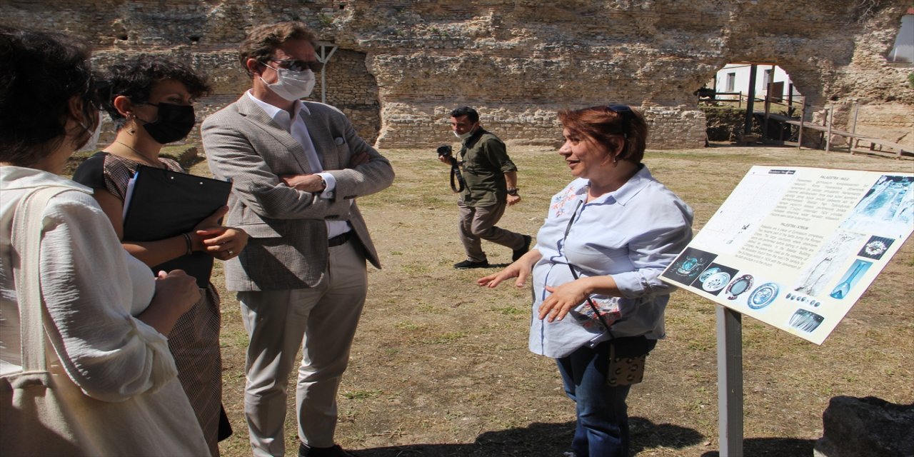 AB Büyükelçisi Meyer-Landrut, Balat Yapı Topluluğu kazı alanında incelemelerde bulundu