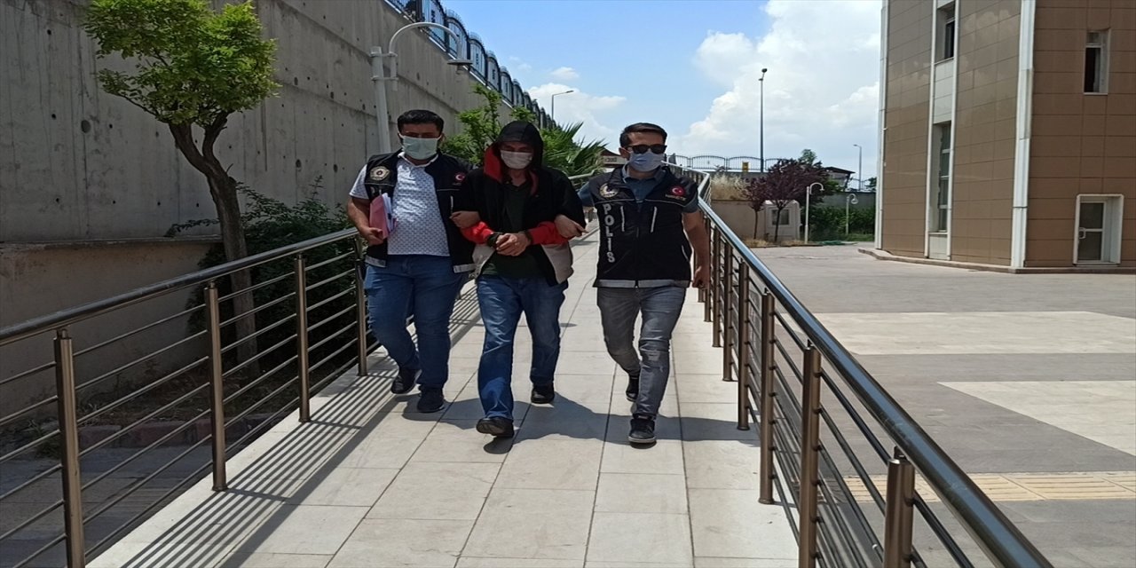 Manisa'da valizinde 12 kilo 300 gram sentetik uyuşturucu bulunan şüpheli tutuklandı