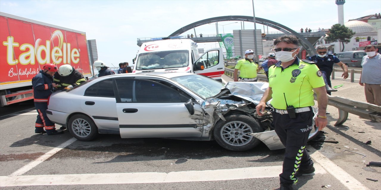 Ordu'da tarım aracı ile otomobilin çarpıştığı kazada 6 kişi yaralandı
