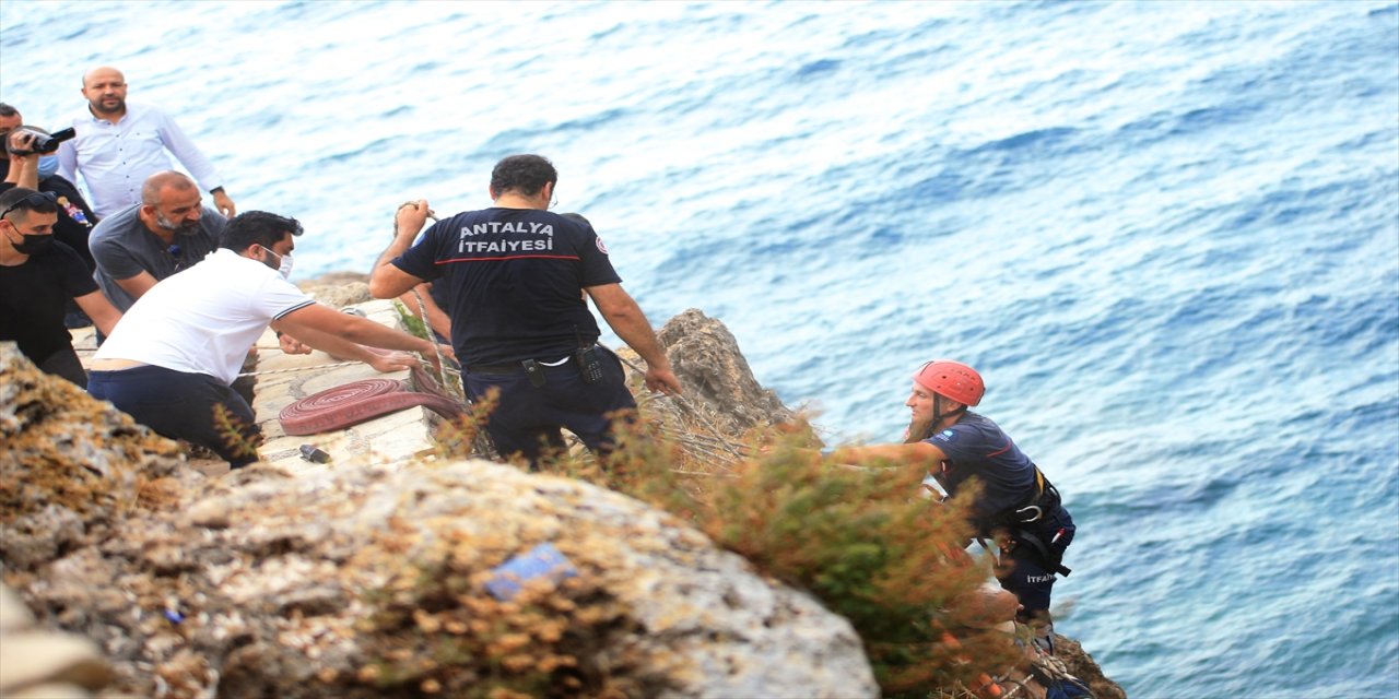 Antalya'da falezlerde erkek cesedi bulundu
