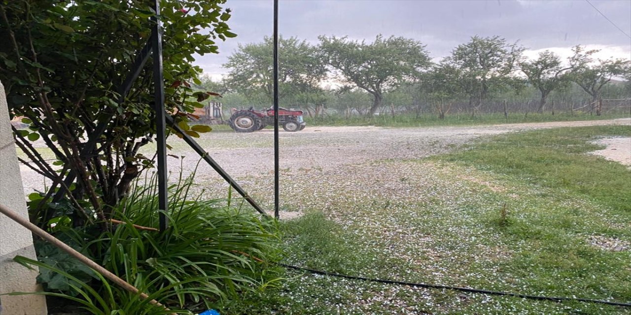 Kastamonu'da dolu tarım alanlarında zarara yol açtı