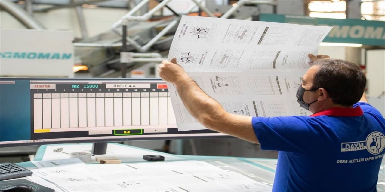 Bakan Selçuk, yazın öğrencilerin okuyacağı "Arkadaş" kitaplarının basımının sürdüğünü açıkladı