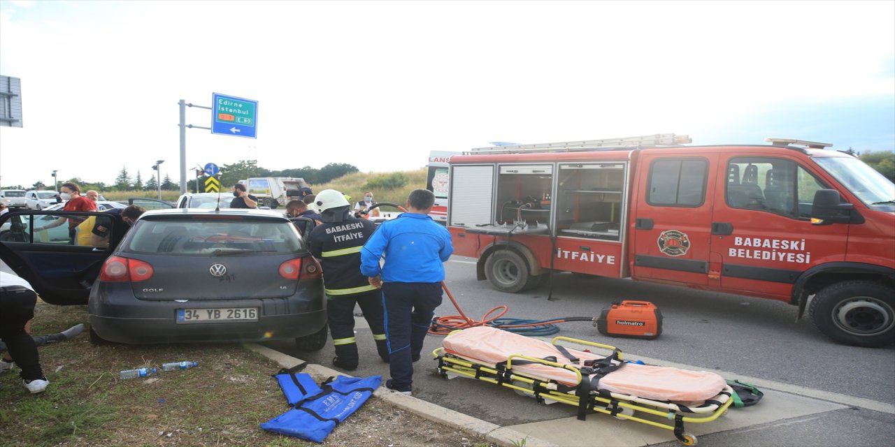 Babaeski ilçesinde iki otomobil çarpıştı: 6 yaralı