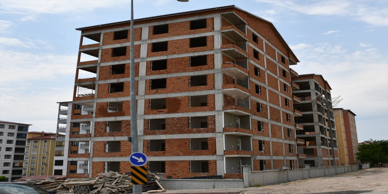 Sivas'ta çalıştığı inşaatın asansör boşluğuna düşen Afgan uyruklu işçi öldü