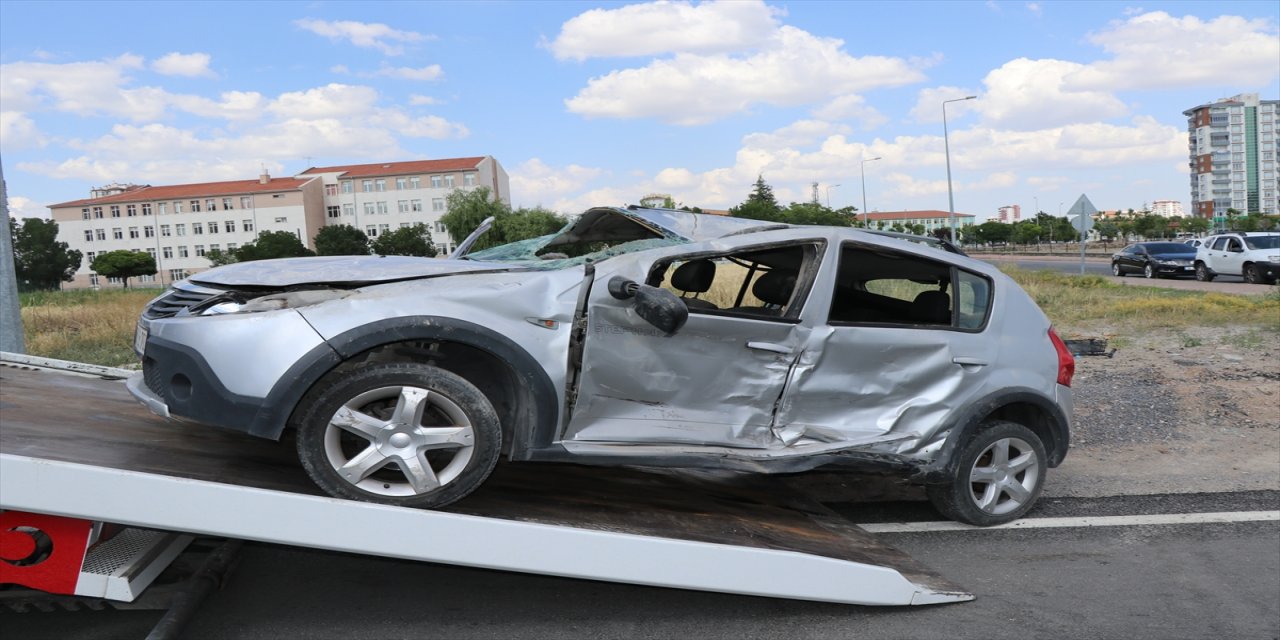 Kayseri'de iki otomobil çarpıştı: 8 yaralı