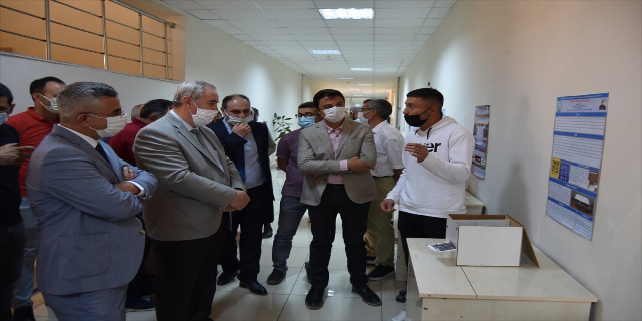 Kafkas Üniversitesinden mezun olan öğrencilerin bitirme ödevi Kovid-19 temalı projeler oldu