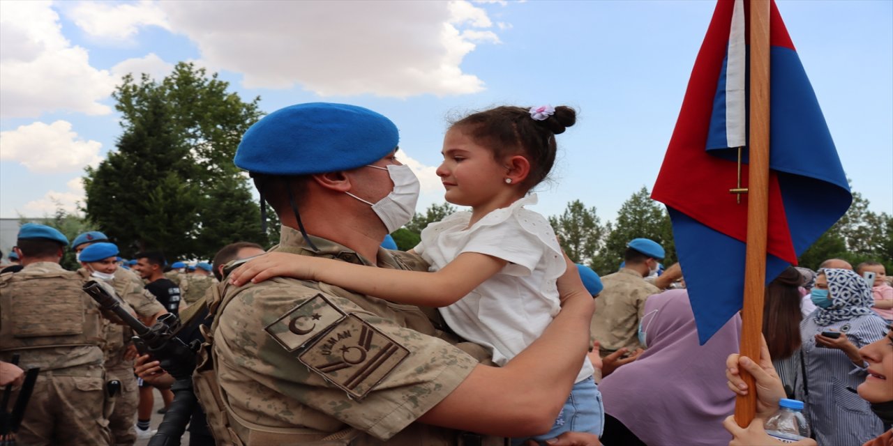 Suriye'de görev yapan 241 jandarma özel harekat personeli Adıyaman'a döndü