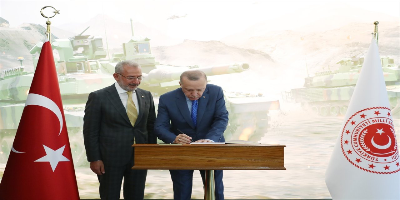Cumhurbaşkanı Erdoğan, Arifiye'de tank palet fabrikasını ziyaret etti