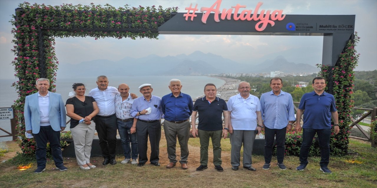 CHP'li 10 büyükşehir belediye başkanı Antalya'da raylı sistem test sürüşüne katıldı