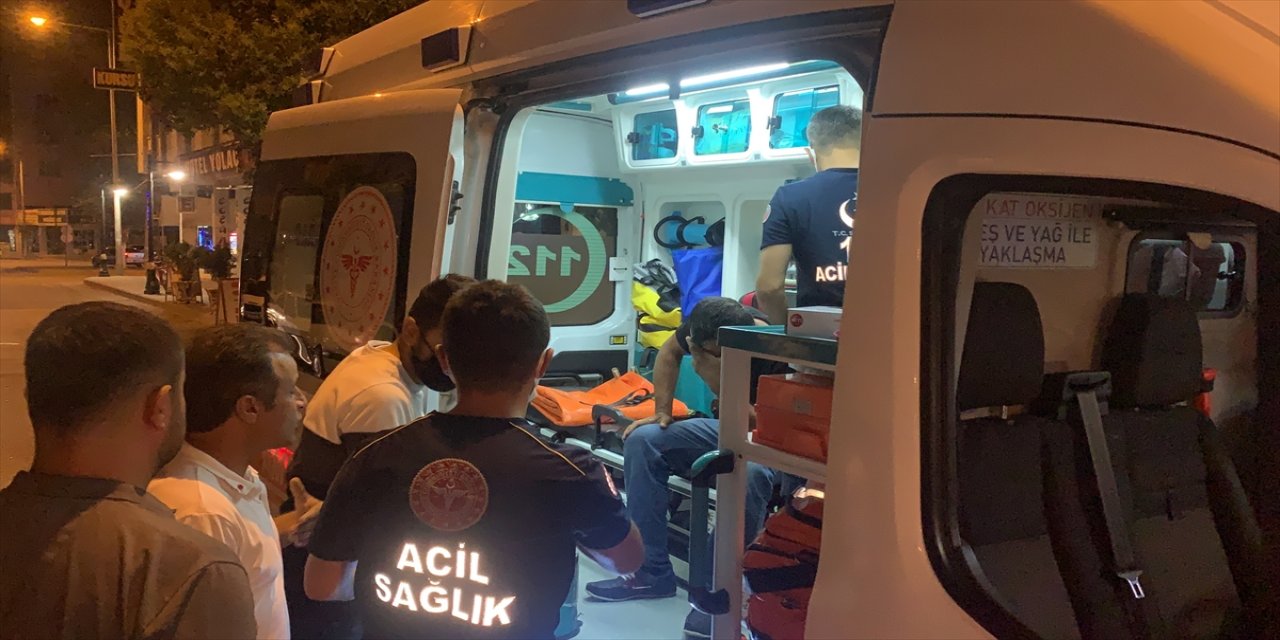 Adıyaman'da iş yerinde çıkan yangında bir kişi dumandan etkilendi