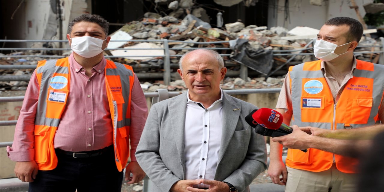 Büyükçekmece'de deprem riski taşıyan 5 bina yıkıldı