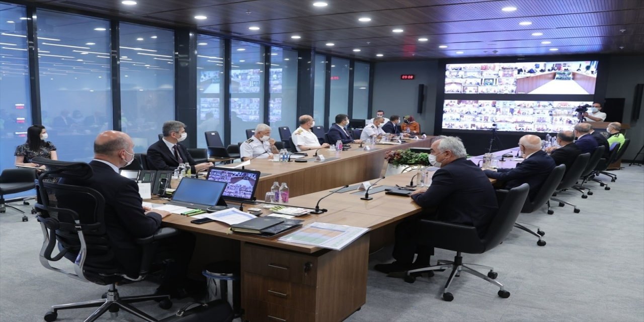 İçişleri Bakanı Soylu, Muğla'da orman yangını bölgesinde incelemelerini sürdürdü