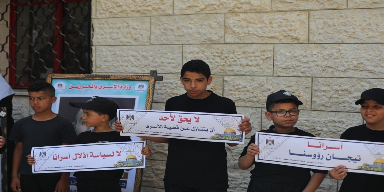 Gazze'de İsrail hapishanelerindeki Filistinli esirlerle dayanışma gösterisi düzenlendi