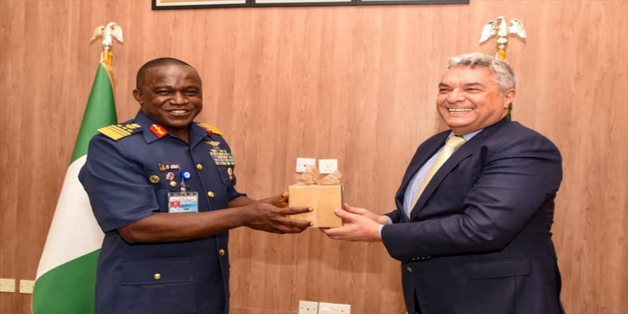 Türkiye'nin Abuja Büyükelçisi Bayraktar, Nijerya Hava Kuvvetleri Komutanı Amao tarafından kabul edildi