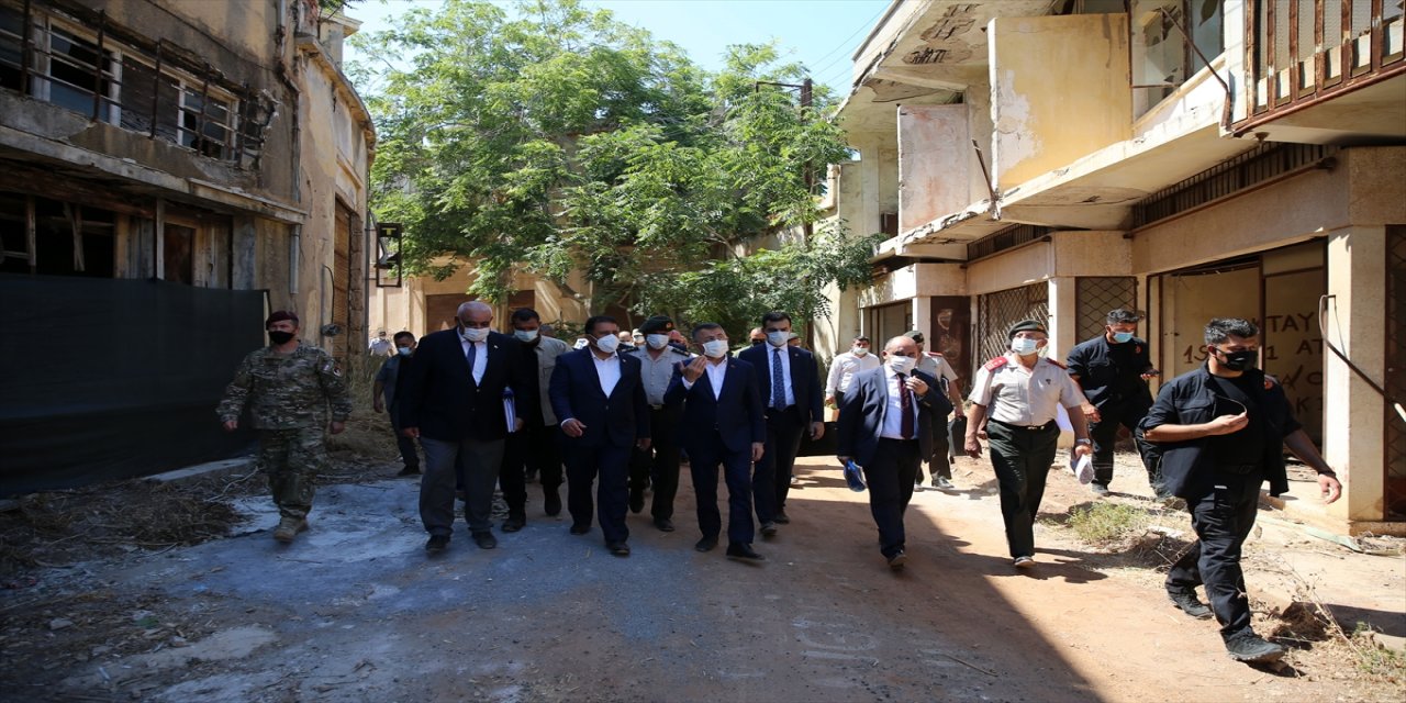 Cumhurbaşkanı Yardımcısı Oktay, KKTC'nin Yenierenköy bölgesinde halkla buluştu