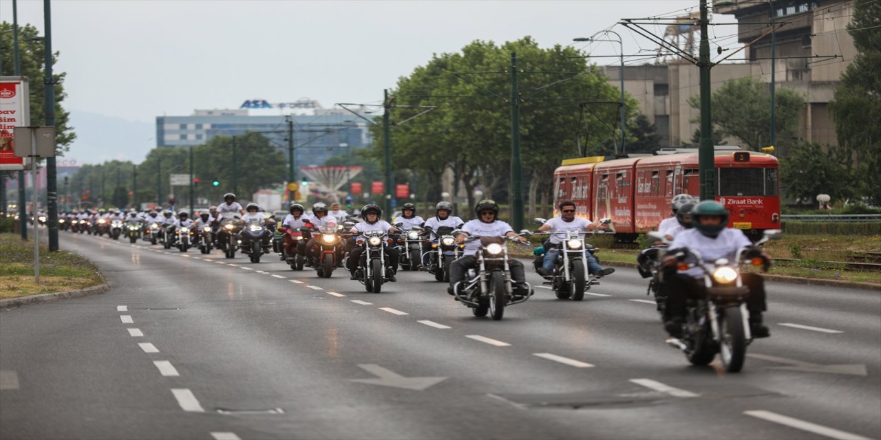 Yüzlerce motosikletli soykırım kurbanları anısına Srebrenitsa'ya hareket etti