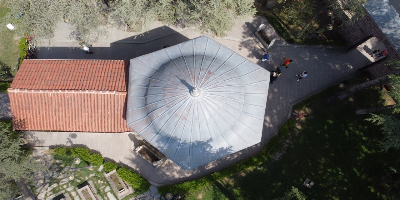 Ertuğrul Gazi Türbesi normalleşme sonrası ziyaretçi akınına uğradı