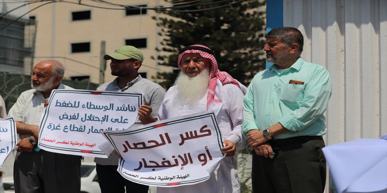 Gazzeliler, İsrail ablukasının kaldırılması ve yıkılan evlerin yeniden yapılması için eylem yaptı