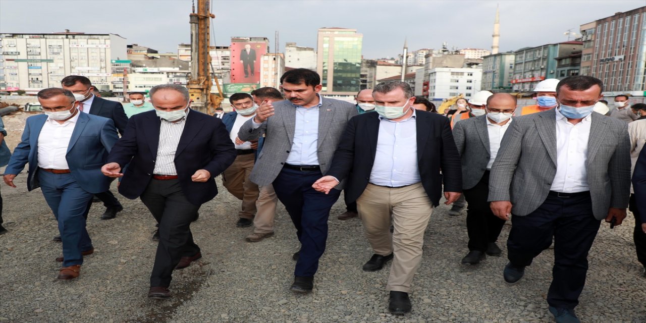 Çevre Şehircilik Bakanı Murat Kurum, Rize'de devam eden kentsel dönüşüm çalışmalarını değerlendirdi