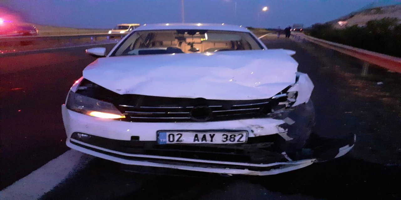 Şanlıurfa'da iki otomobil çarpıştı: 8 yaralı