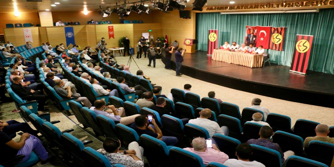 Eskişehirspor Kulübü Genel Kurulu, başkan adayı çıkmadığı için 3'üncü kez ertelendi