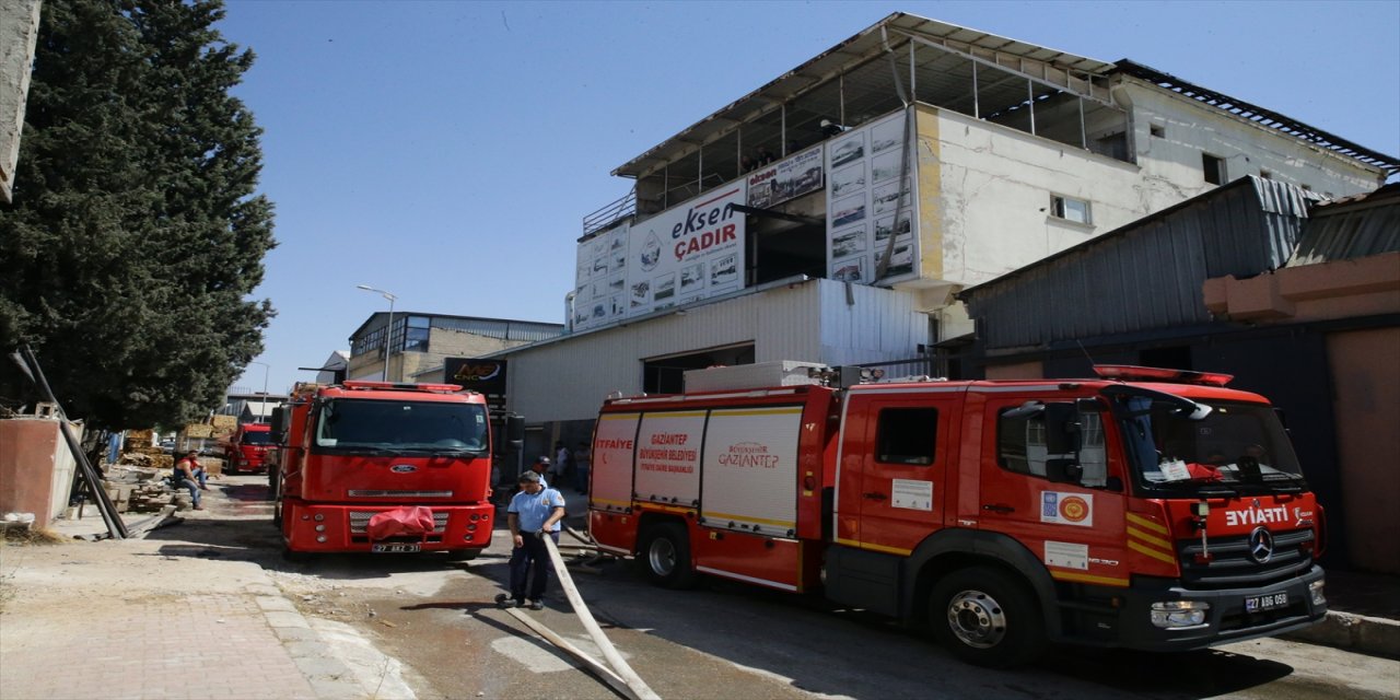 Gaziantep'te ahşap atölyesinde çıkan yangın kontrol altına alındı