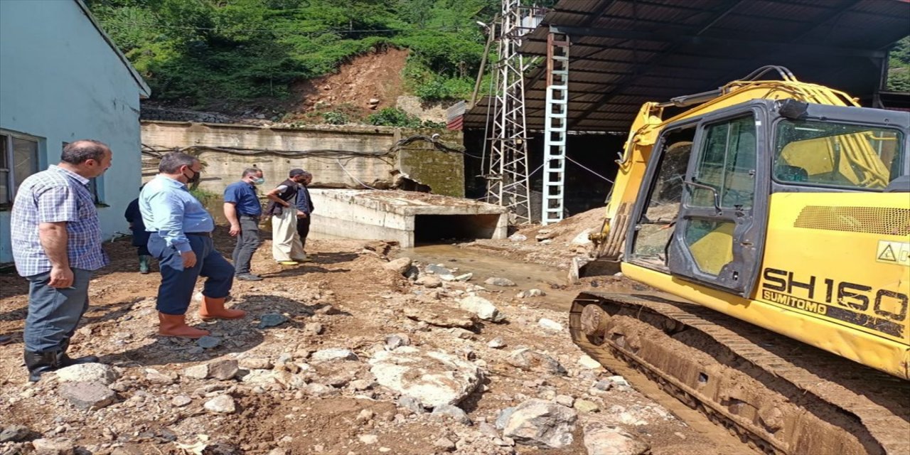Rize'deki sel ve heyelanlardan etkilenen 2 çay fabrikasında hasarlar gideriliyor
